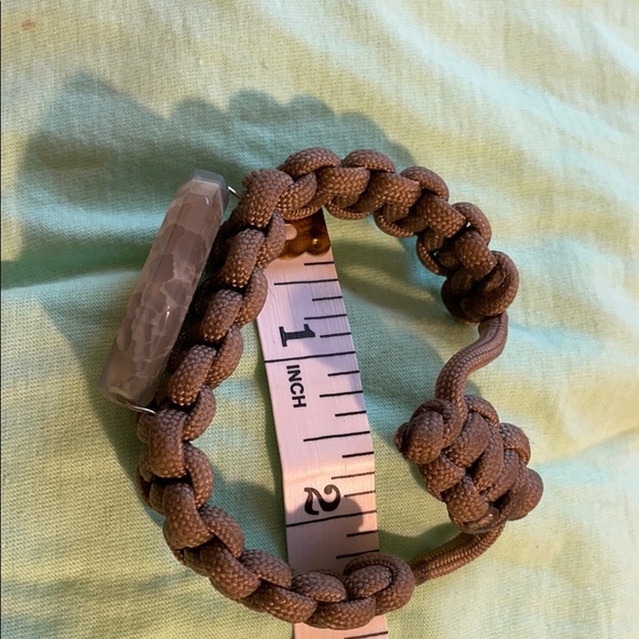 Cool stone and macrame bracelet - Picture 2 of 3